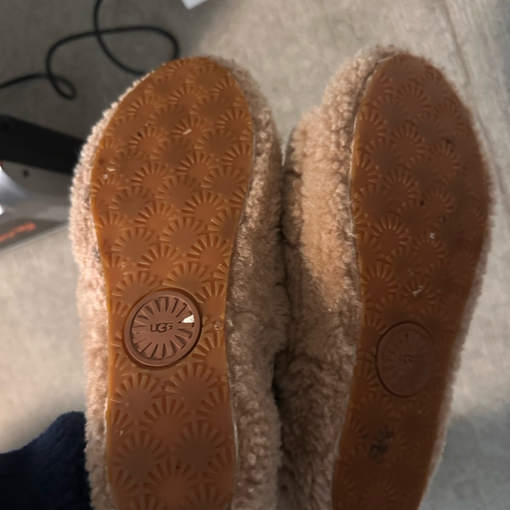 ugg slippers - Picture 2 of 2